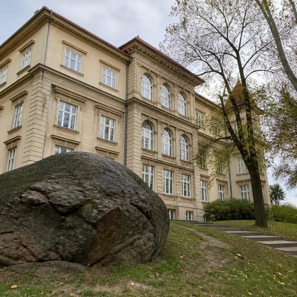 gymnázium u balvanu